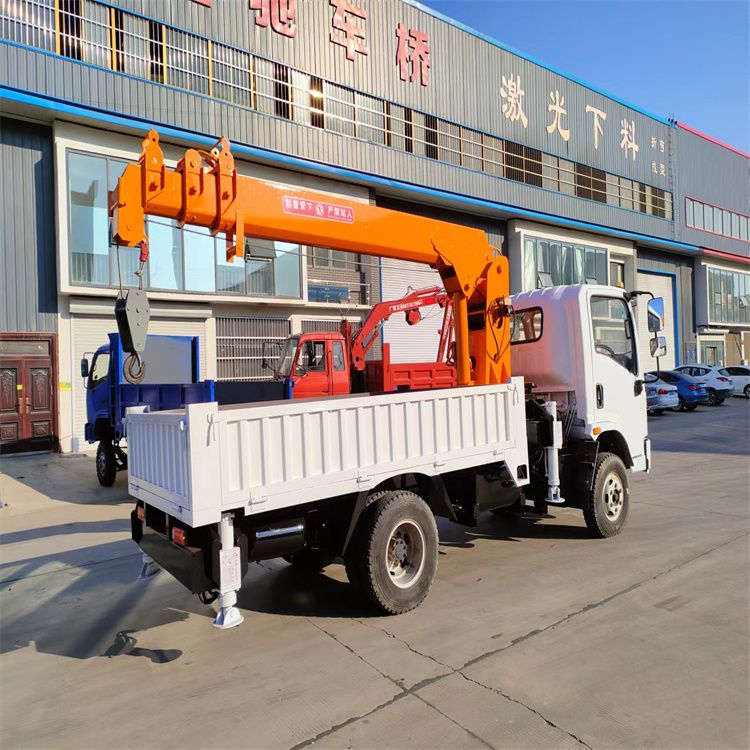 东乌珠穆沁旗三轮随车吊定制 农用改装机自备吊中瑞长期出售